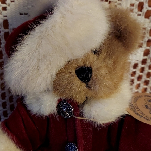 Boyd's Bailey Christmas Bear - Picture 2 of 12